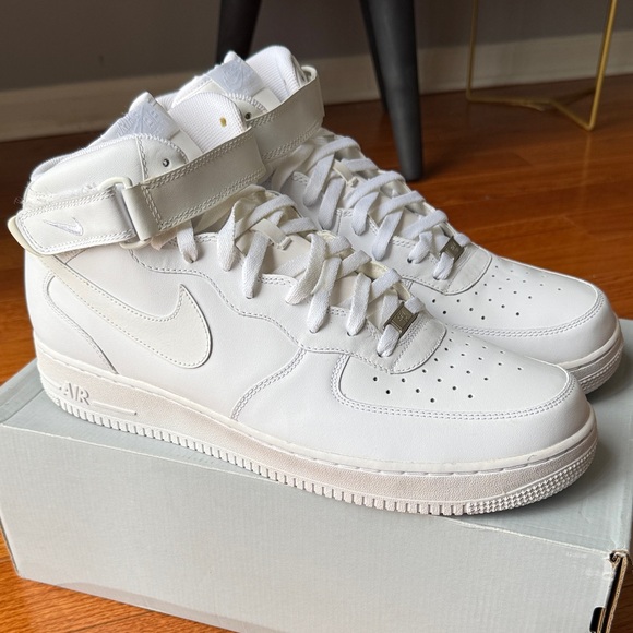 Nike Classic Air Force 1 Mid Top White High-Tops 2007 - Picture 4 of 13